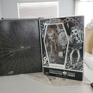 Monster High♡G1 Black & White Frankie Stein 2010 Limited Edition SDCC Doll